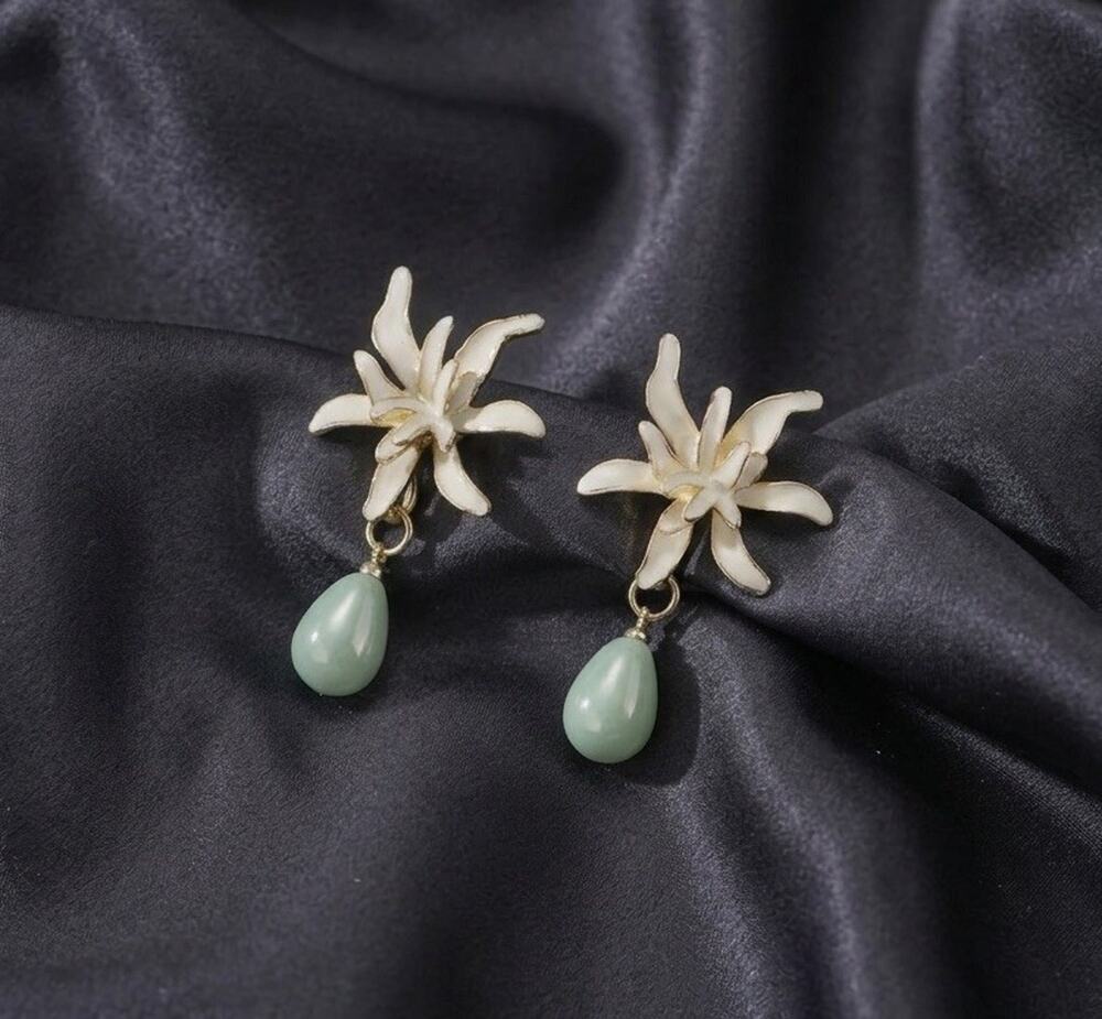 Anthropologie Gold Lily Flower Pearl Cottagecore Earrings Teardrop Stud Boho VTG